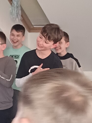 GBsXvROGeAuItSKt49L8.jpg